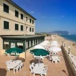 Hotel Brigantino Non Dista 3*
