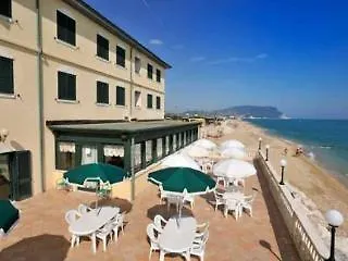 ホテル Brigantino Non Dista 3*