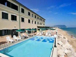 ホテル Brigantino Non Dista 3*