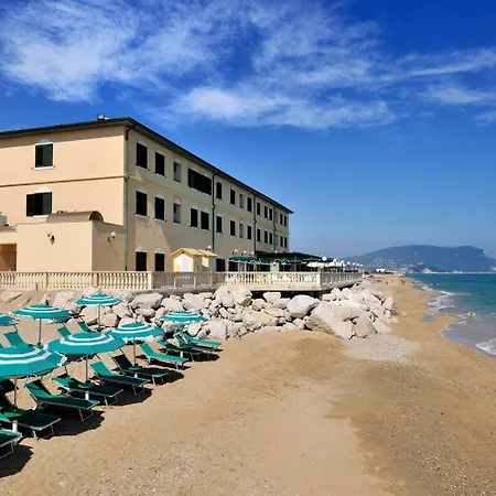 Otel Brigantino Non Dista 3*